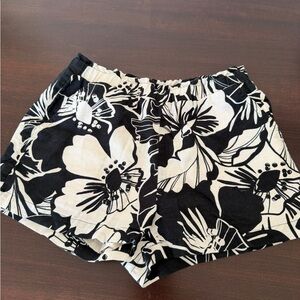 GAP Black & White Floral Elastic-Waist Girls Shorts - size S (6/7)